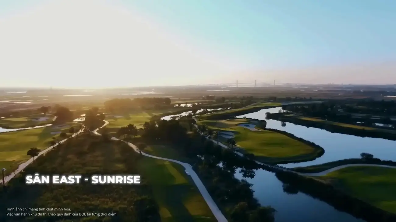 Sân golf East – Sunrise tại Vinhomes Green Paradise Cần Giờ, biểu tượng của bình minh rực sáng trên biển xanh.