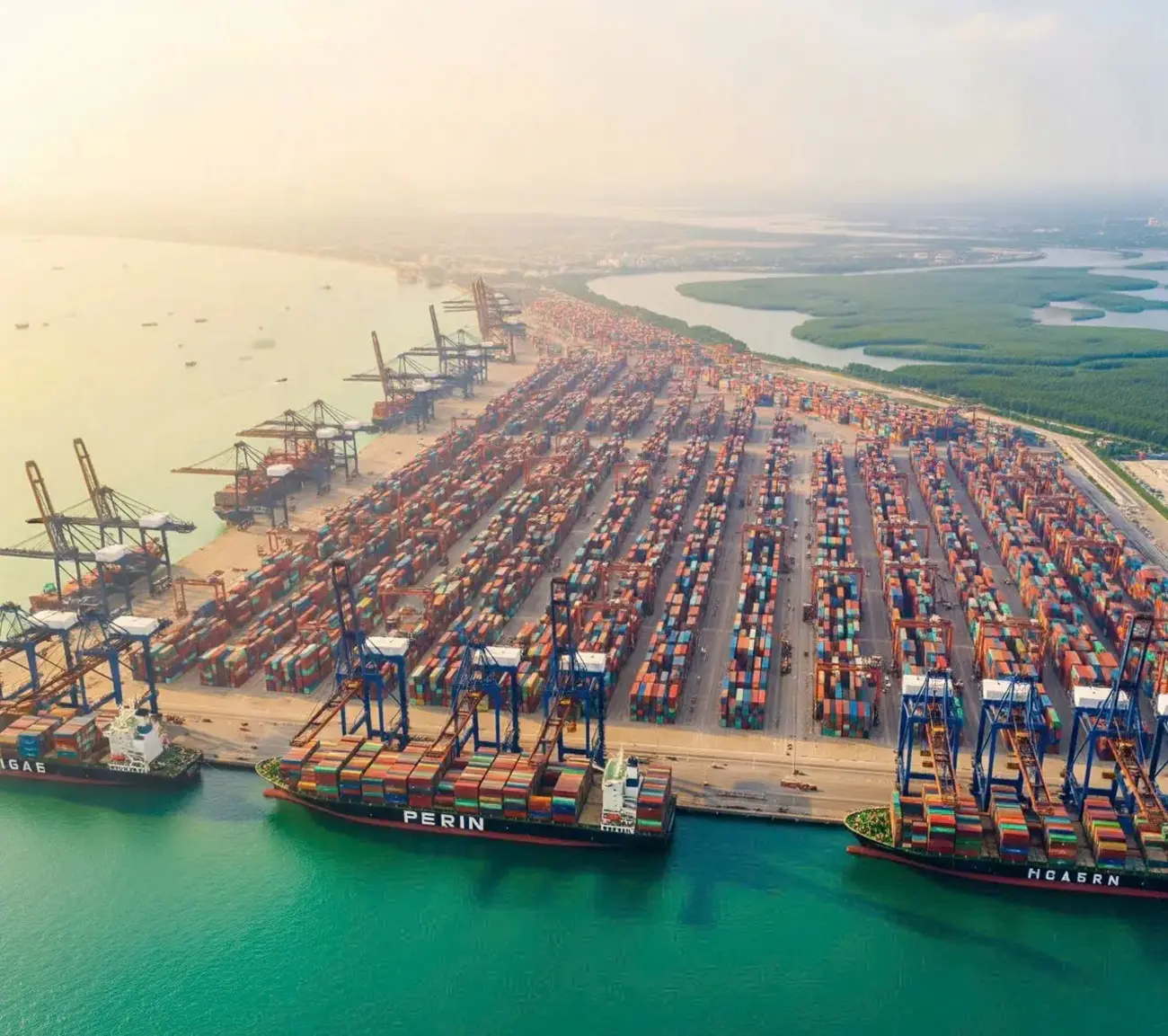 Cảng trung chuyển quốc tế Cái Mép – Cần Giờ: “Mỏ vàng logistics” của Việt Nam, nâng tầm vị thế TP.HCM trong khu vực.