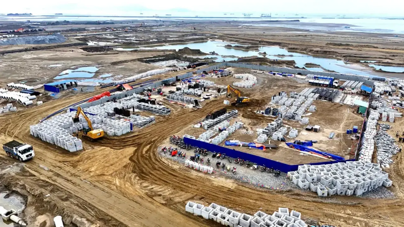 Công trường phân khu The Green Bay Vinhomes Green Paradise Cần Giờ, cập nhật ngày 02/10/2025.
