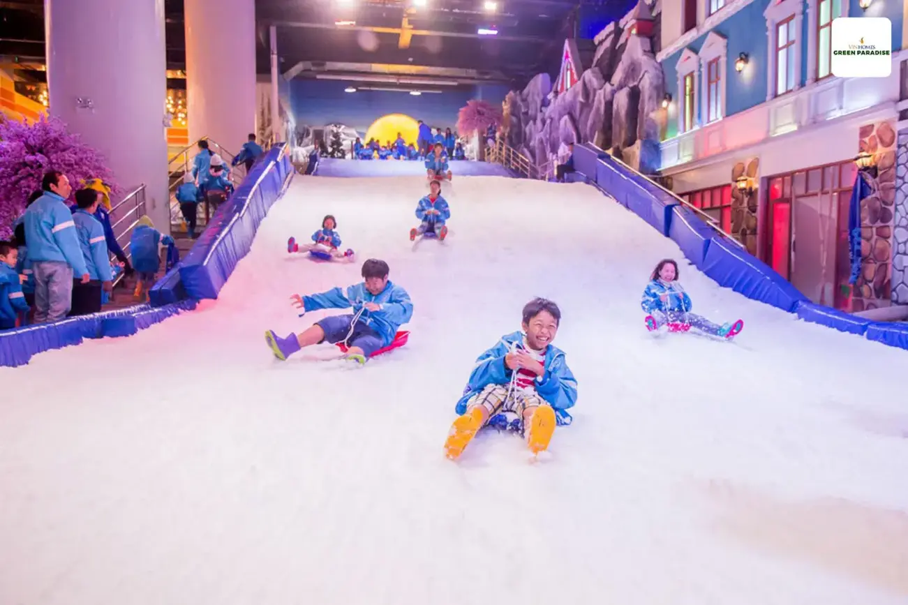 Trượt tuyết và vui chơi tại Winter Wonderland Vinhomes Cần Giờ – một trải nghiệm Bắc Âu giữa lòng nhiệt đới.